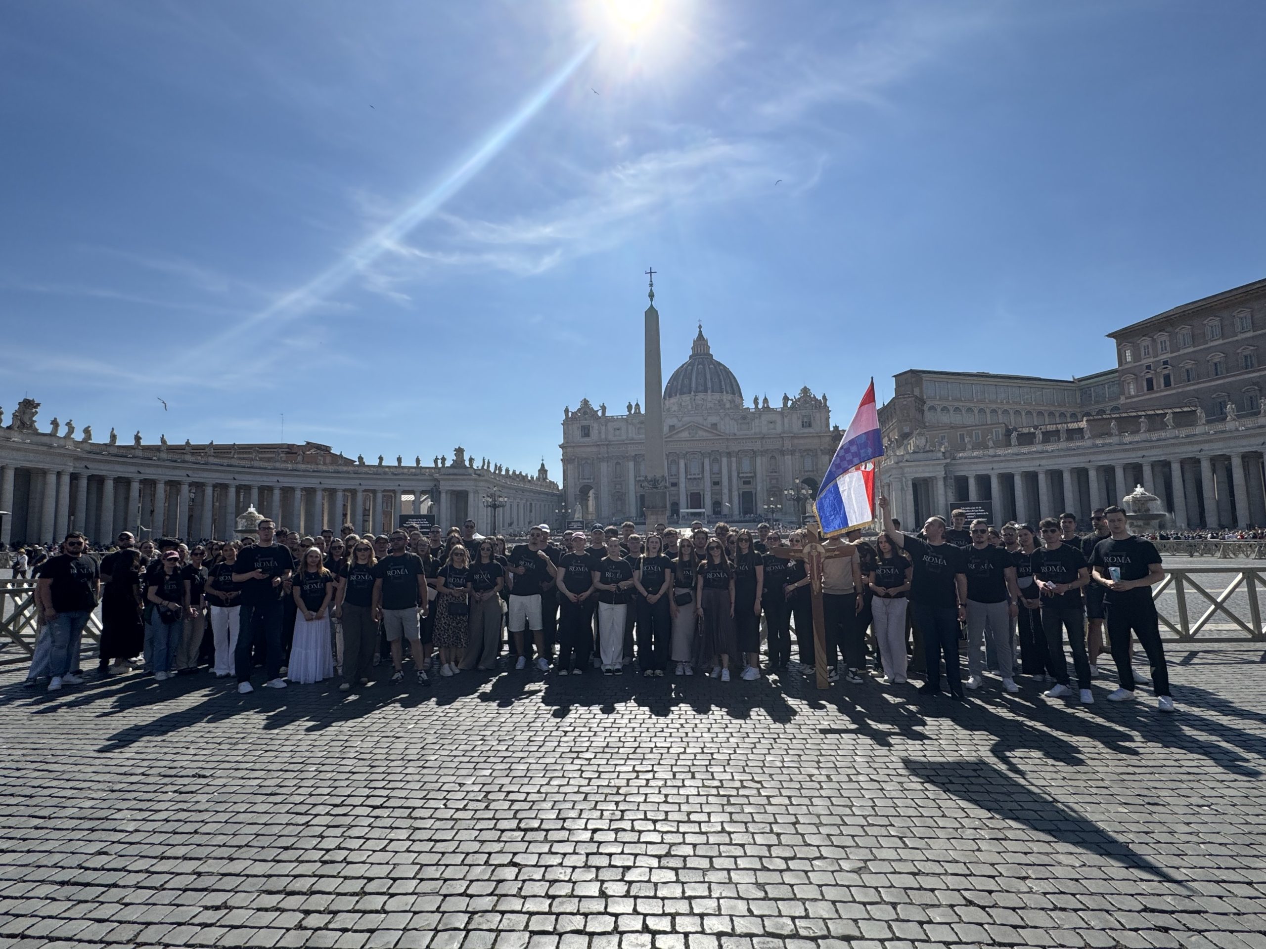Mladi iz Mittelbadena i Ludwigshafena na Trgu sv. Petra u Rimu