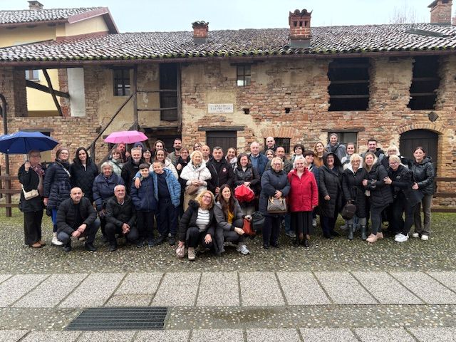 Pred kućom don Boscova djetinjstva u Colle don Boscu