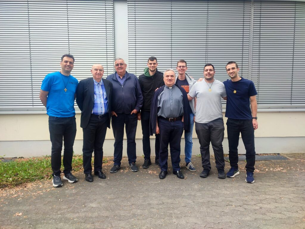 Asistenti u Hrvatskoj katoličkoj misiji Nürnberg